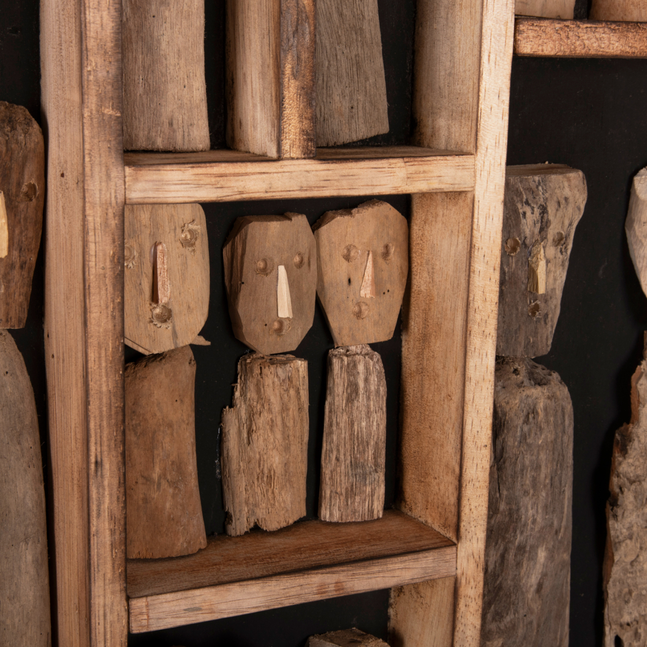 WALL DECORATION MYST HM4275 FRAME WITH FIGURINES MADE OF DRIFTWOOD 60x5x80Hcm. [5]