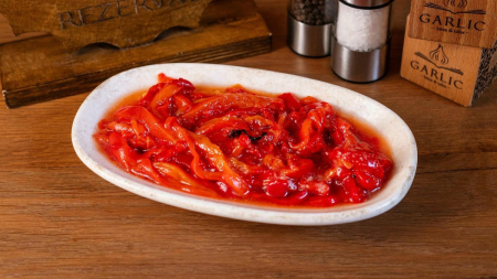 SALATE INSOȚITOARE - ARDEI COPȚI CU USTUROI