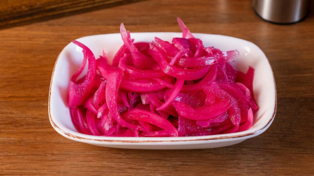 SALATE INSOȚITOARE - CEAPĂ MURATĂ