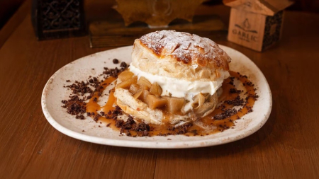 DESERT - DULCE CA-N POVEȘTI - TARTĂ CU PERE CARAMELIZATE