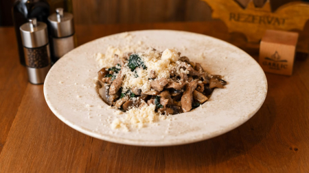 PASTE - LINGUINE CU VITĂ & CIUPERCI DE PĂDURE