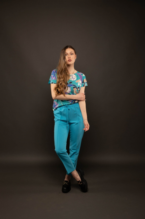PANTALON ALBASTRU DESCHIS CU CROIALA CONICA [2]