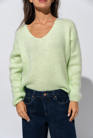 Pulover dama vernil pufos cu decolteu in V [3]