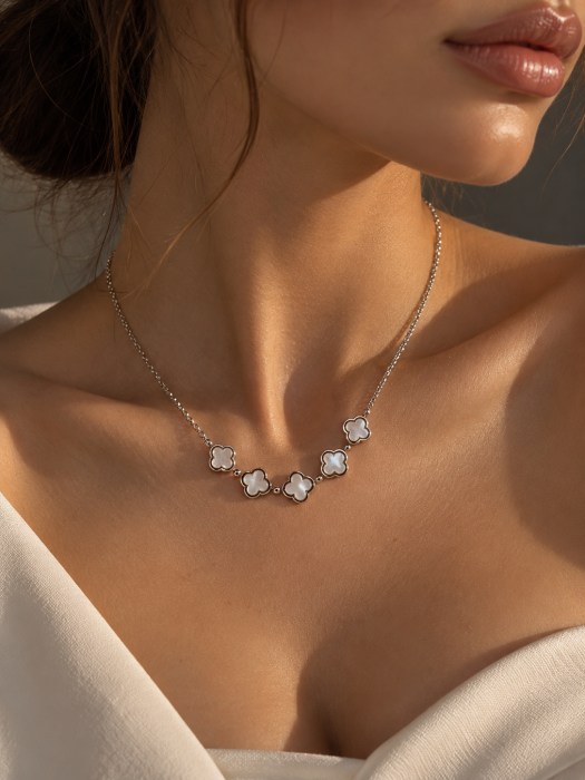 Colier din argint 925 Ivory Clover Necklace cu 5 elemente trifoi sidefate - vedere frontală GB Signature [2]