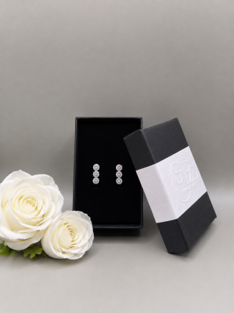 Cercei argint 925 rodiat cu trei zirconii verticale Trinity Earrings GB Signature [1]