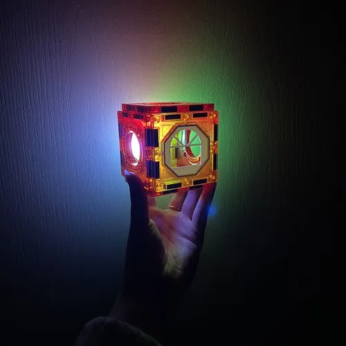 Set constructie magnetic cu circuit pentru bile, 77 piese, blocuri 3D, bile si elemente luminoase, STEM, multicolor [8]