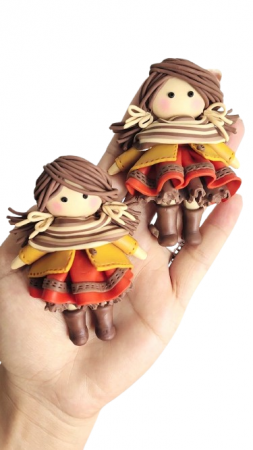 BROȘE / MĂRȚIȘOARE - Broșă păpușă