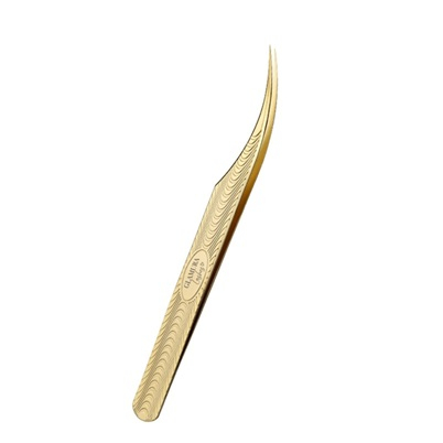Pensete - Pensetă profesională Glamura Lashes model Boot, din metal argintiu lucios, prezentată într-o poziție care evidențiază închiderea perfectă a vârfului lat tip cizmuliță.