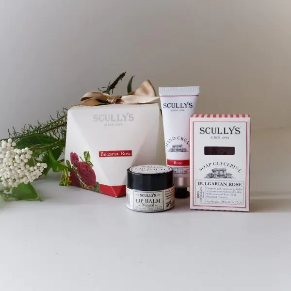 Cutie  Diamant, Trandafir Bulgăresc, Scullys [1]