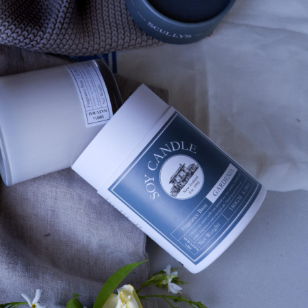 Lumânare din Soia Gardenia, Scullys, 180 g, 40h [1]