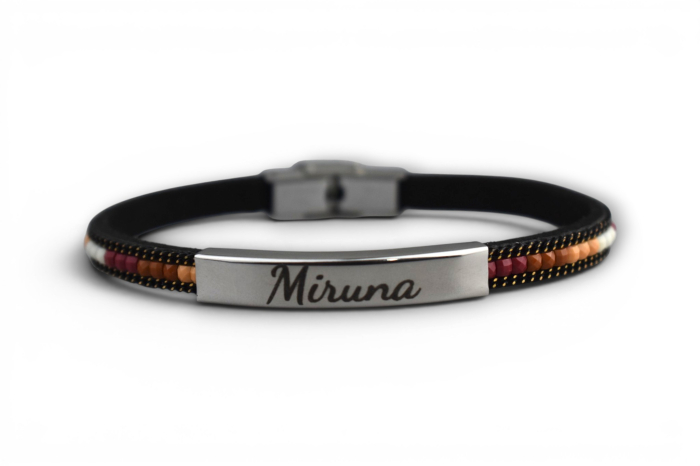 Brățară cu mărgele decorative și plăcuță metalică – Personalizabil prin gravură - crem/maro [2]