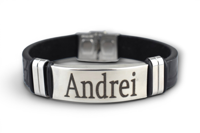 Brățară din piele cu textură croco și plăcuță metalică lată – Personalizabil prin gravură - Negru [2]