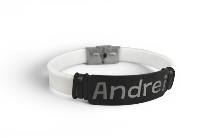 Brățară din silicon cu plăcuță metalică – Gravură personalizată - Alb [2]