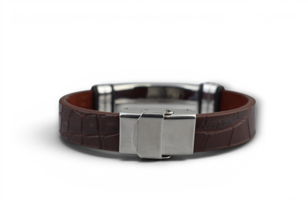 Brățară din piele cu textură croco și plăcuță metalică lată – Personalizabil prin gravură - Maro [2]