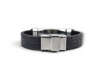 Brățară din piele cu textură croco și plăcuță metalică lată – Personalizabil prin gravură - Negru [2]