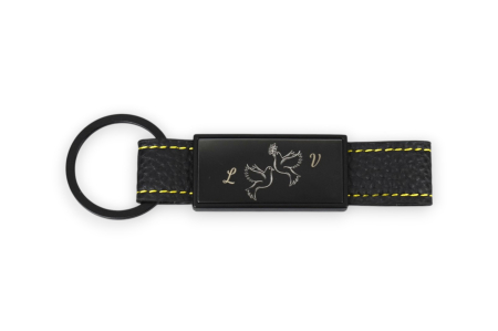 Produse personalizabile - Breloc din piele ecologică și metal, cusătură galbenă – Personalizabil prin gravură