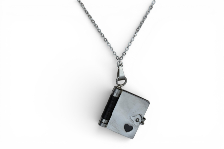 Lănțișor personalizabil - Lănțișor personalizat tip carte cu inimă – medalion secret gravabil - Negru