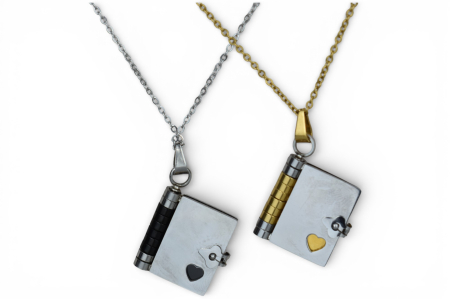 Lănțișor personalizat tip carte cu inimă – medalion secret gravabil - Negru [5]