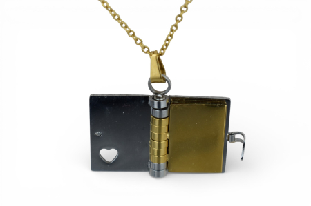 Lănțișor personalizat tip carte cu inimă – medalion secret gravabil-Auriu [1]