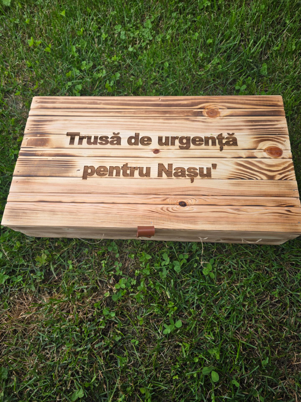 Set Cadou: Cutie cu mesaj, topor,cutit cu teaca,cremene,busola si fluier [6]