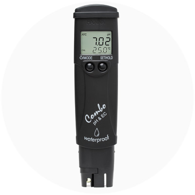 2000 - Primul tester de buzunar multiparameter (pH/conductivitate/temperatură) din lume