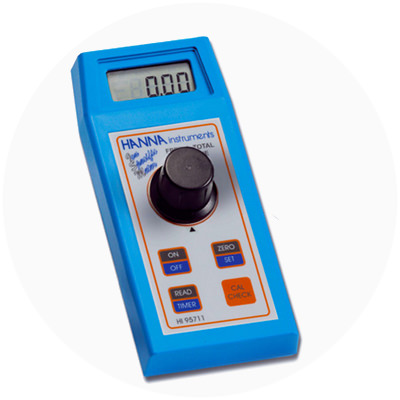 2002 - Primul colorimetru din lume cu funcția CAL Check ™