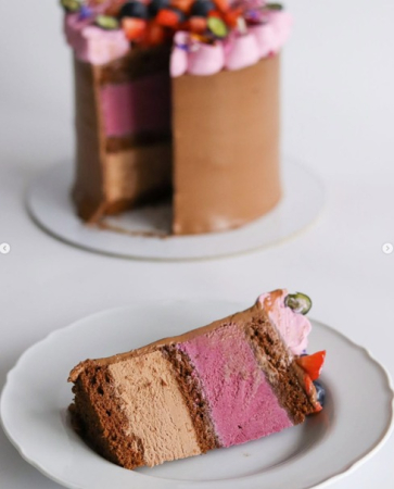 Torturi - Felie de tort cu mousse de ciocolată și mousse de fructe de pădure