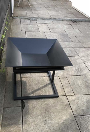Gradina - Fire pit metalic pătrat cu suport – vatră foc modernă exterior