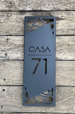 Numere casă & stradă - Număr casă metalic personalizat „CASA + număr” – placă decorativă modernă design geometric exterior
