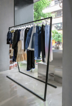 Cuiere & suport haine - Stand haine metalic tip A – suport expunere haine modern pentru magazin / showroom