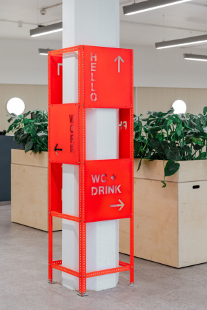 Totemuri - Totem direcțional interior modular iluminat – sistem semnalistic pentru spații comerciale și birouri