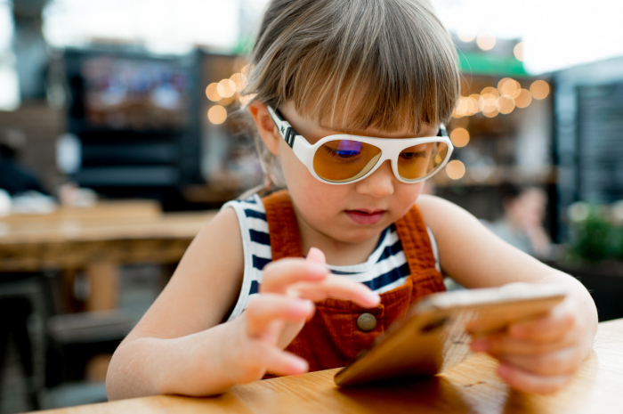 Ochelari cu protectie ecran pentru copii mokki click & change screensafe, 2-5 ani, alb - imagine produs HeiBebe.ro [9]