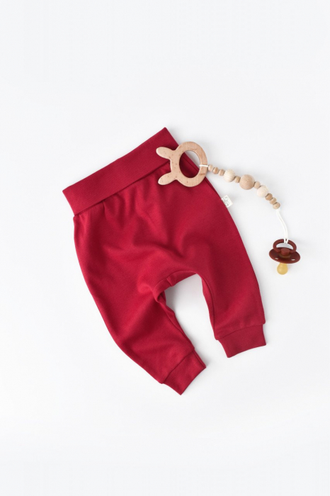 Pantaloni bebe unisex din bumbac organic rosu babycosy - imagine produs HeiBebe.ro [1]