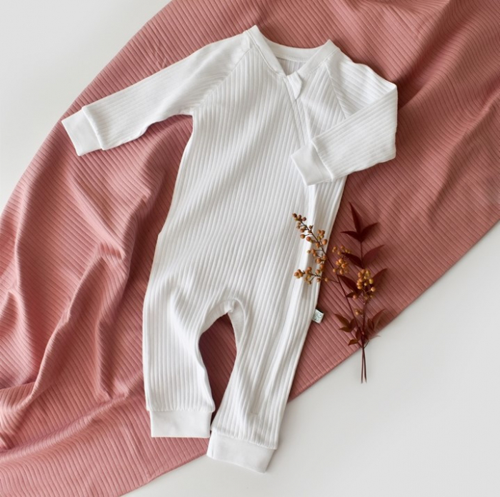 Salopeta cu fermoar cu maneca lunga si pantaloni lungi din 95%bumbac organic si 5% elastan - alb, babycosy - imagine produs HeiBebe.ro [1]