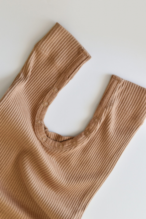Salopeta cu maneca lunga si pantaloni lungi din bumbac organic si modal - maro babycosy - imagine produs HeiBebe.ro [5]
