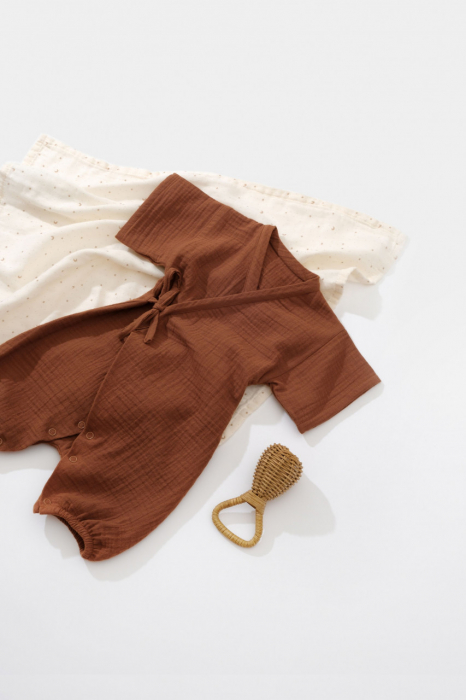 Salopeta petrecuta din muselina, babycosy, 100% bumbac organic, caramiziu - imagine produs HeiBebe.ro [5]