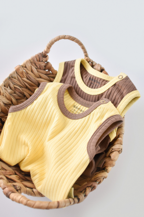 Set 2 body-uri fara maneci ribana bebe unisex din bumbac organic si 5%elastan - vanilie/maro babycosy - imagine produs HeiBebe.ro [10]