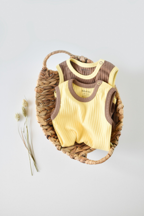 Set 2 body-uri fara maneci ribana bebe unisex din bumbac organic si 5%elastan - vanilie/maro babycosy - imagine produs HeiBebe.ro [9]