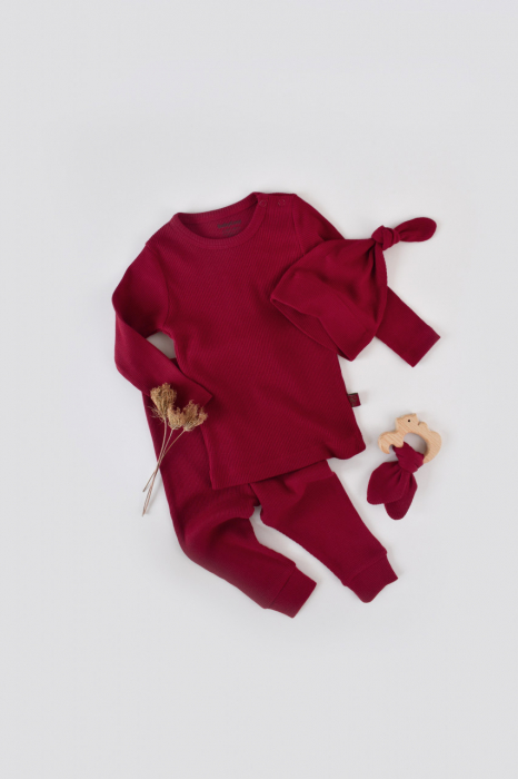 Set 3 piese: bluzita cu maneca lunga, pantaloni lungi si caciulita din bumbac organic si modal - rosu babycosy - imagine produs HeiBebe.ro [1]