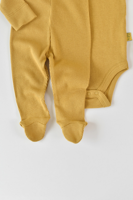Set 3 piese: body cu maneca lunga, pantaloni lungi cu botosei si caciulita din bumbac organic si modal - sofran, babycosy - imagine produs HeiBebe.ro [2]