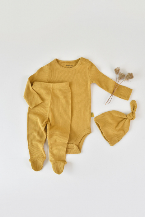 Set 3 piese: body cu maneca lunga, pantaloni lungi cu botosei si caciulita din bumbac organic si modal - sofran, babycosy - imagine produs HeiBebe.ro [1]