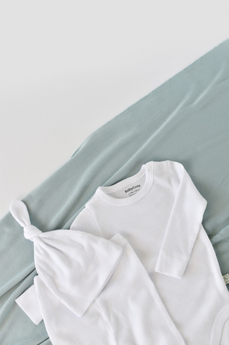 Set 3 piese: body cu maneca lunga, pantaloni lungi si caciulita din bumbac organic si modal - alb, babycosy - imagine produs HeiBebe.ro [4]