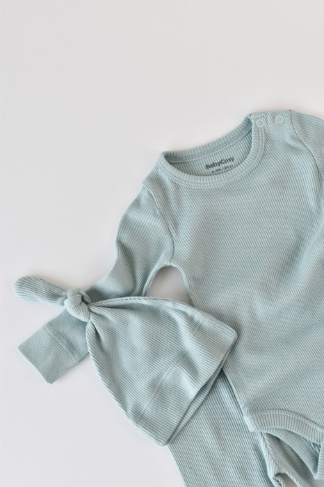 Set 4 piese: bluza, pantaloni, caciulita si manusi din bumbac organic si modal - mint, babycosy - imagine produs HeiBebe.ro [7]
