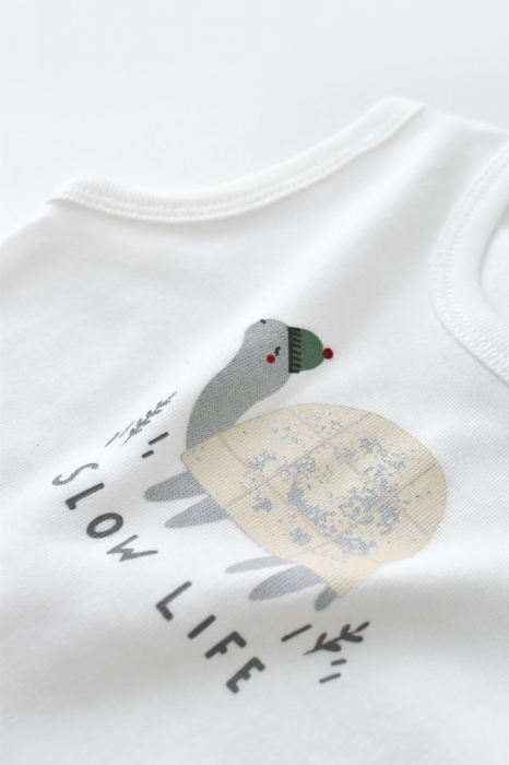 Set broscuta cu salopeta si body din 80%bumbac organic si 20% poliester - crem, babycosy - imagine produs HeiBebe.ro [9]