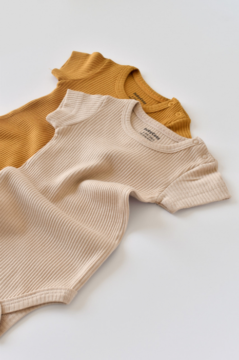 Set de 2 body-uri cu maneca scurta din bumbac organic si modal - mustar/ somon babycosy - imagine produs HeiBebe.ro [2]