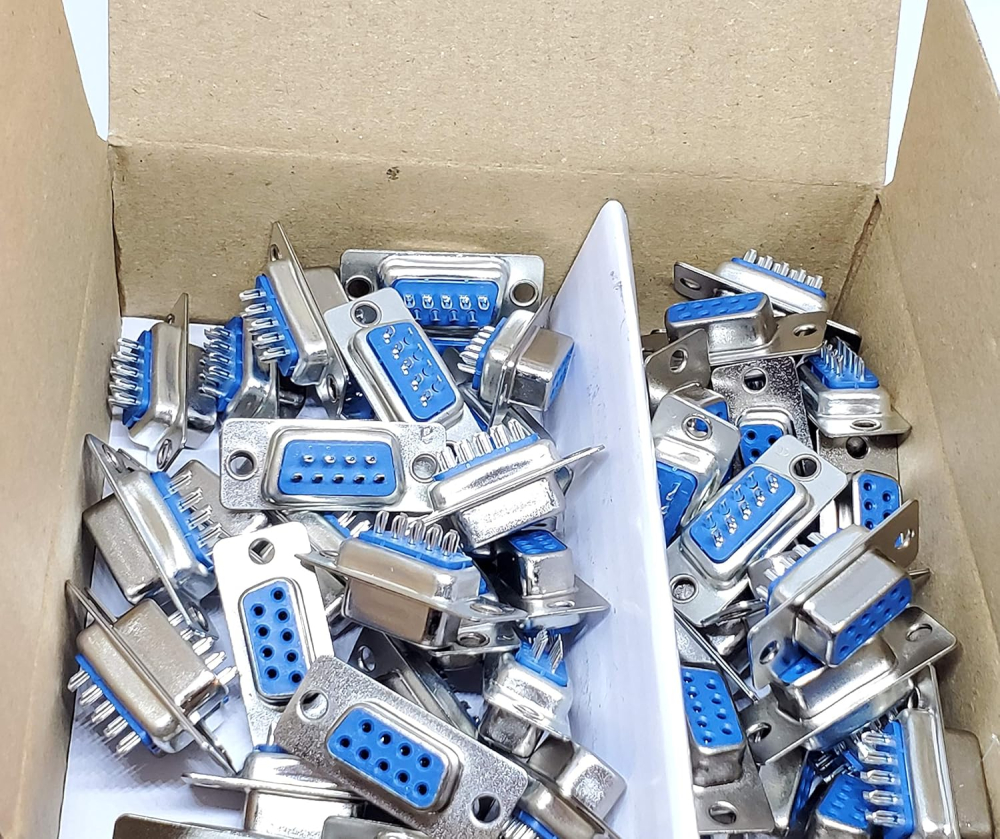 Conector mama DB9 RS232 pentru lipit, montare pe carcasa [3]