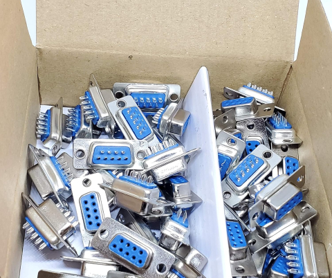 Conector mama DB9 RS232 pentru lipit, montare pe carcasa [2]