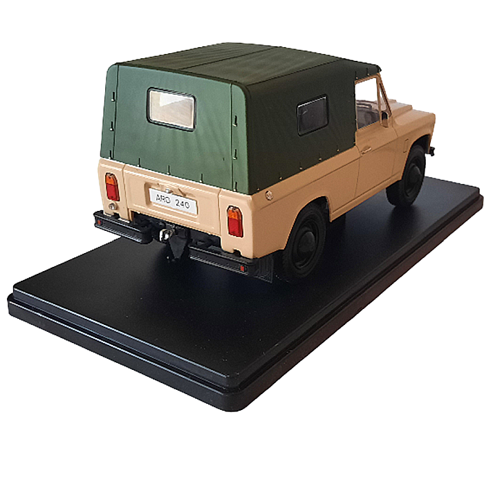 Macheta auto ARO 240 crem, din 1972, scara 1:24 [4]