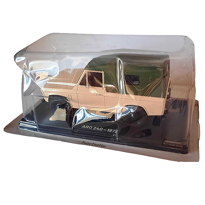 Macheta auto ARO 240 crem, din 1972, scara 1:24 [5]
