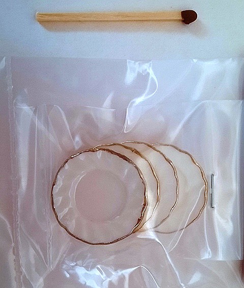 Farfurii plate portelan alb cu auriu -set 4 buc- miniaturi papusi [1]